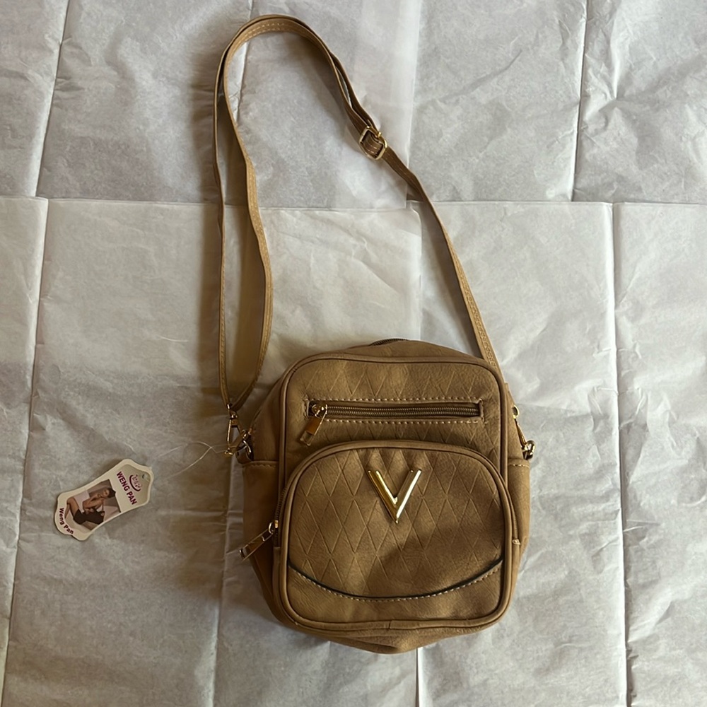 Women tan purse